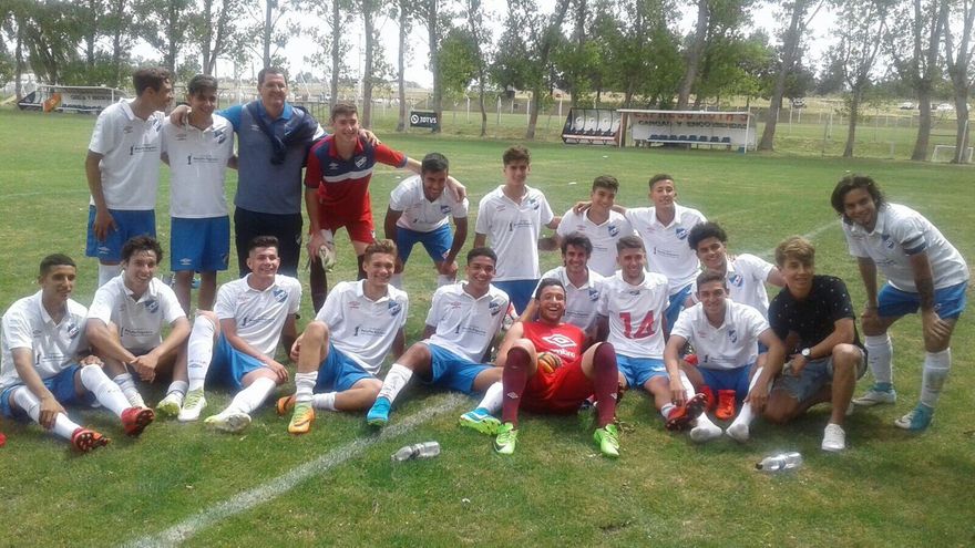 Plantel de 5a. División (Sub17) año 2017, en el último partido de la temporada.