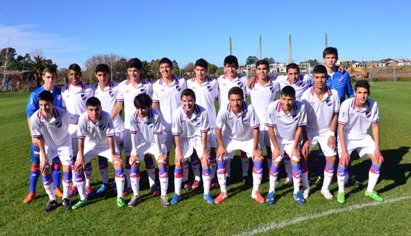 Foto en julio en Los Céspedes, Nacional 2 Defensor 1 Goles de A.Pereira y S.Flores