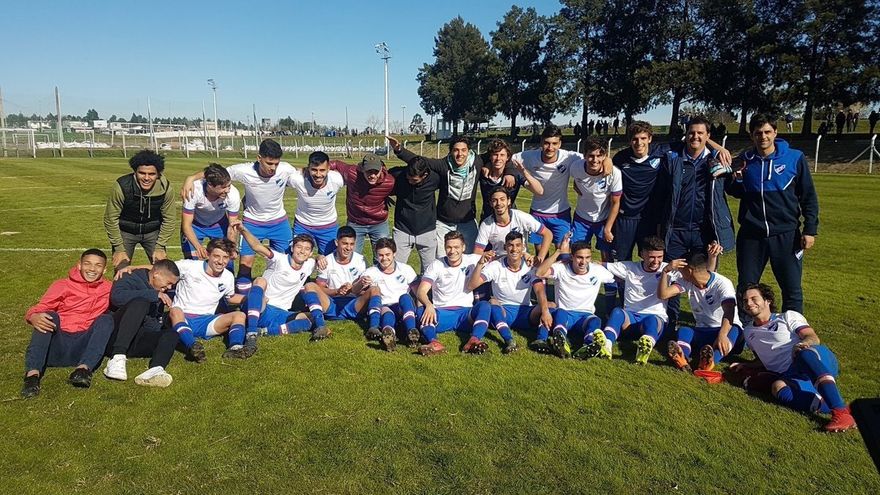 foto del plantel campeón del Torneo Apertura 2018 (junio)