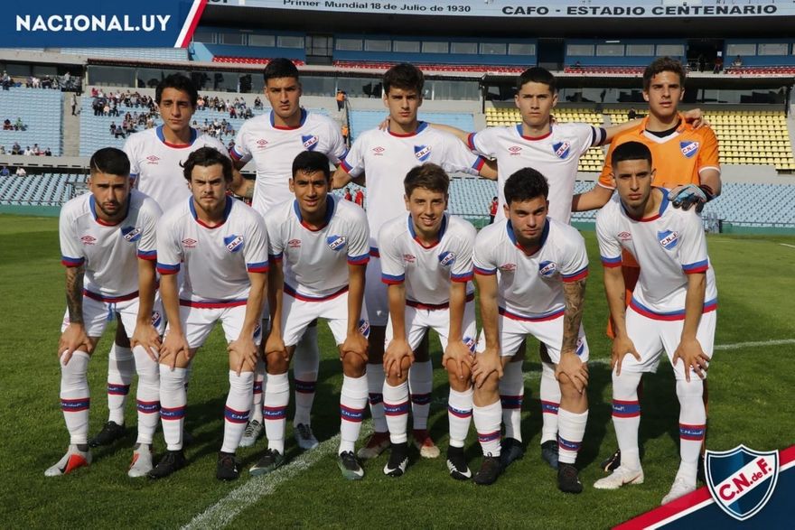 Titulares en el clásico jugado el 22/9/2018 (3a2 Alfonso Trezza x2 y Santiago Rodríguez), de izq.a derecha parados: Matías Silvera, Facundo Parada, Ignacio Chocho, Emiliano Martínez, Mathías Bernatene, agachados: Lucas Espinosa, Alfonso Trezza, Agustín Chopitea, Octavio Perdomo, Matías Alfonso y Santiago Rodríguez.