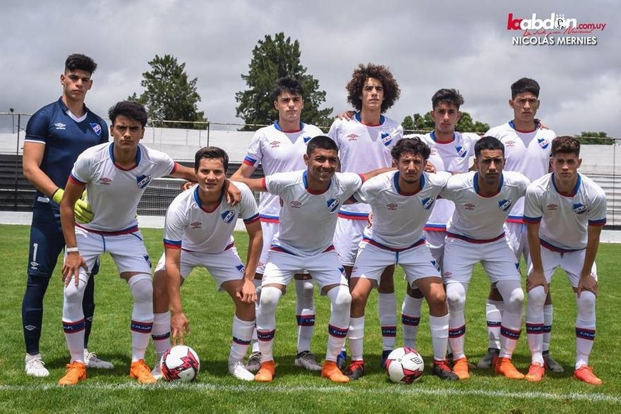 Titulares en la final del Torneo Clausura, Nacional 2 Defensor 0, parados: Guillermo Centurión, Nahuel Herrero, Nicolás Marichal, Emiliano Aires y Martín Satriano. Agachados: Juan Millán, Marcelo Rodríguez, Leandro Añasco, Gastón Alvarez, Pablo Correa y Santiago Ramírez. 29 de noviembre de 2018 en Jardines del Hipódromo.